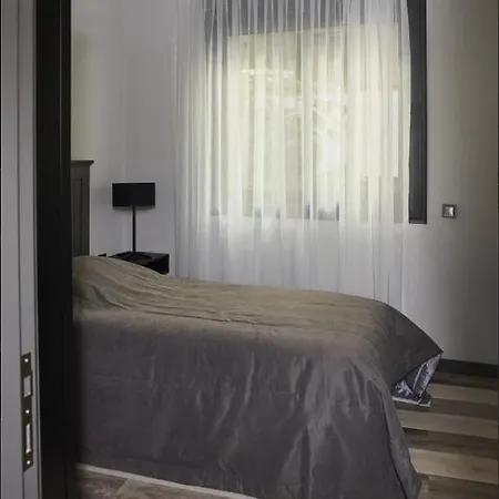 Merkezde Sik 1+1 Apartment